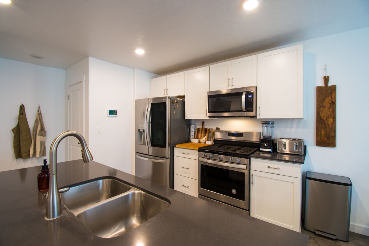 Deep Cleaning vs. Regular Cleaning: What You Actually Need